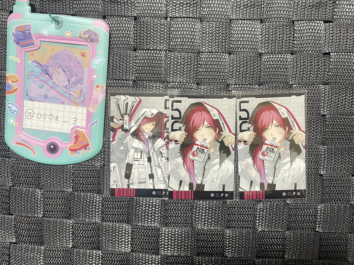 000a_3's tweet photo. @0120aishiteru はじめまして。検索から失礼します。
当方画像のものを所持しているのですが、下段の🔫3枚と交換可能でしょうか？検討よろしくお願いします。 https://t.co/WYvkMbYLlQ