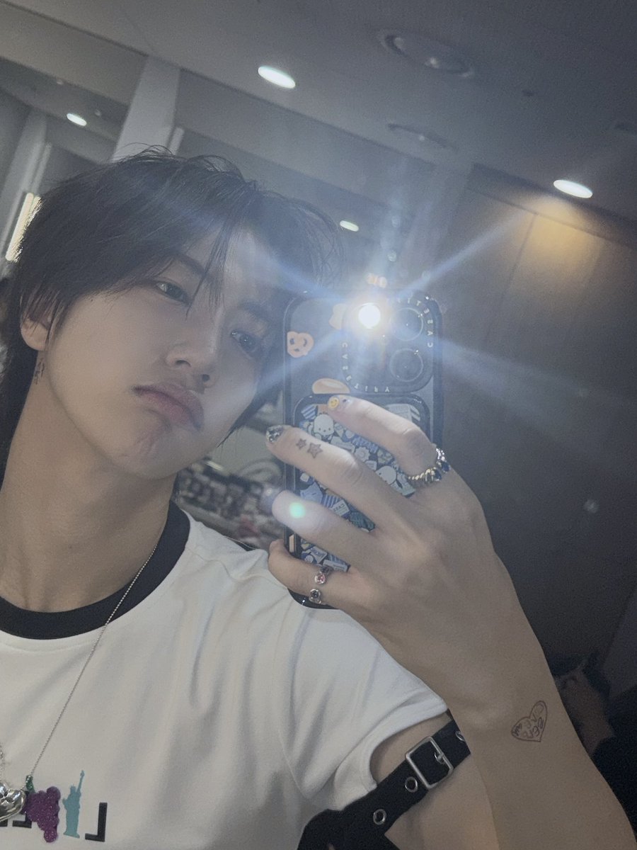 CRAVITY_twt's tweet photo. 오랜만에 음방 너무 재밌었다!!! 예쁜 세트 감사합니다🙇 러비티 너무 고맙고ㅎ 이번 활동 셋넷고 해보자고오🤩🤩 
#원진 https://t.co/peDSENC8Kz