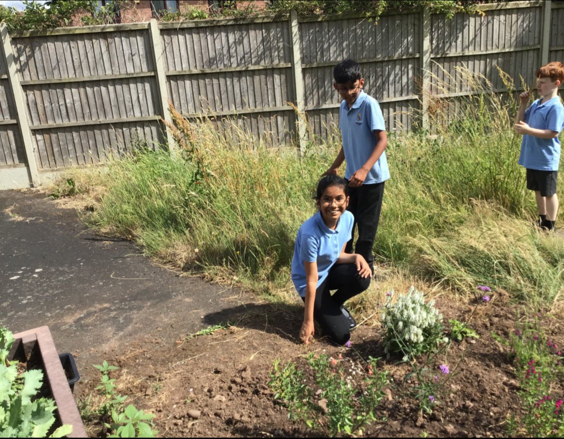 PWPrimary's tweet image. A big thank you to Diane and Cyrus who visited from Garden Organic, to talk to the children about composting. After discovering the bugs in our compost bins the children explored The Nest garden, looking for more!
￼
