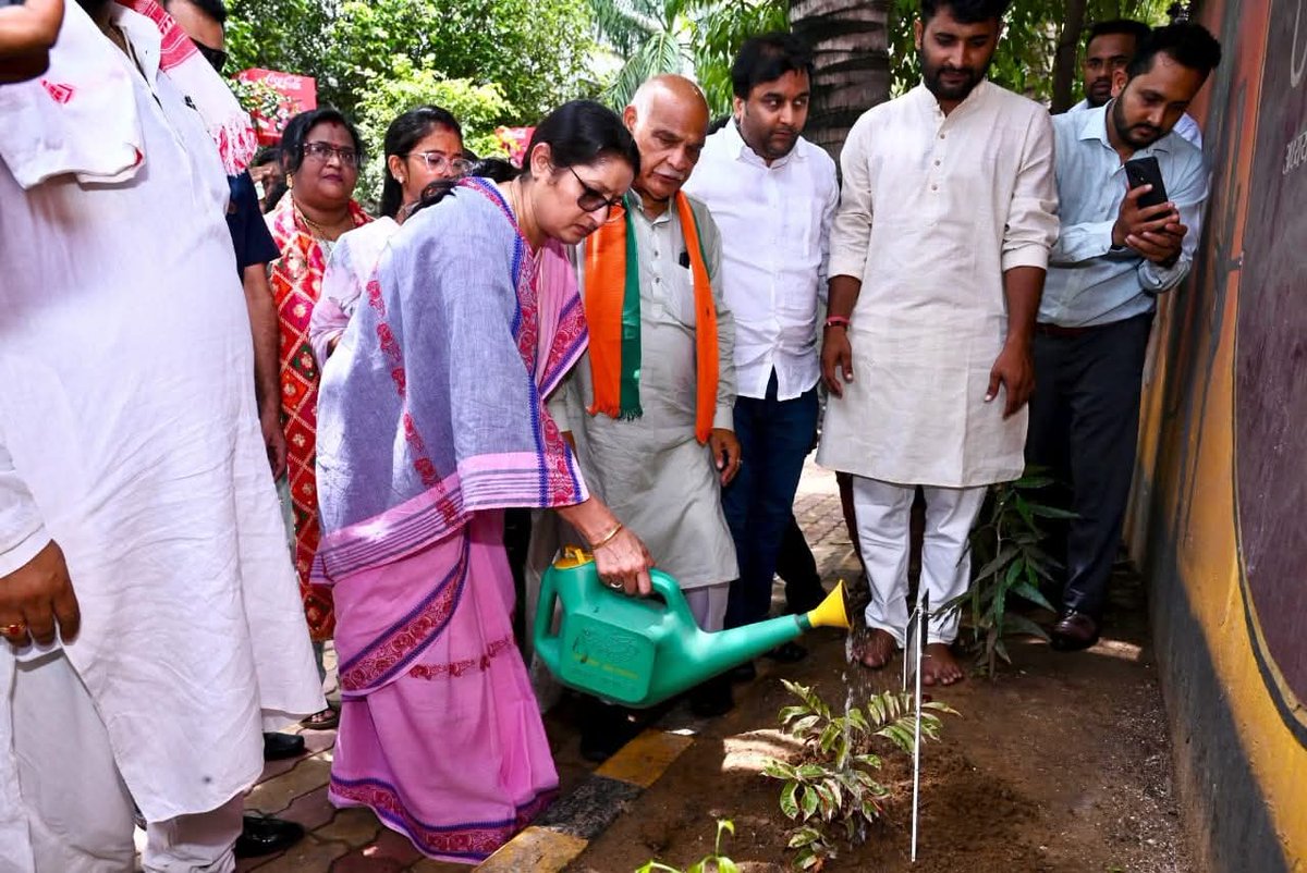 BJYM Jharkhand (@bjyminjh) on Twitter photo आपातकाल के काले अध्याय का 50 वर्ष – संसद के माध्यम से लोकतंत्र की रक्षा का संकल्प!
आज श्रीनाथ यूनिवर्सिटी, आदित्यपुर (सरायकेला, झारखंड) में भारतीय जनता युवा मोर्चा द्वारा आयोजित मॉक पार्लियामेंट कार्यक्रम को केंद्रीय मंत्री श्रीमती <a href="/Annapurna4BJP/">Annapurna Devi</a> जी ने संबोधित किया। साथ ही इस आपातकाल के काले अध्याय का 50 वर्ष – संसद के माध्यम से लोकतंत्र की रक्षा का संकल्प!
आज श्रीनाथ यूनिवर्सिटी, आदित्यपुर (सरायकेला, झारखंड) में भारतीय जनता युवा मोर्चा द्वारा आयोजित मॉक पार्लियामेंट कार्यक्रम को केंद्रीय मंत्री श्रीमती <a href="/Annapurna4BJP/">Annapurna Devi</a> जी ने संबोधित किया। साथ ही इस