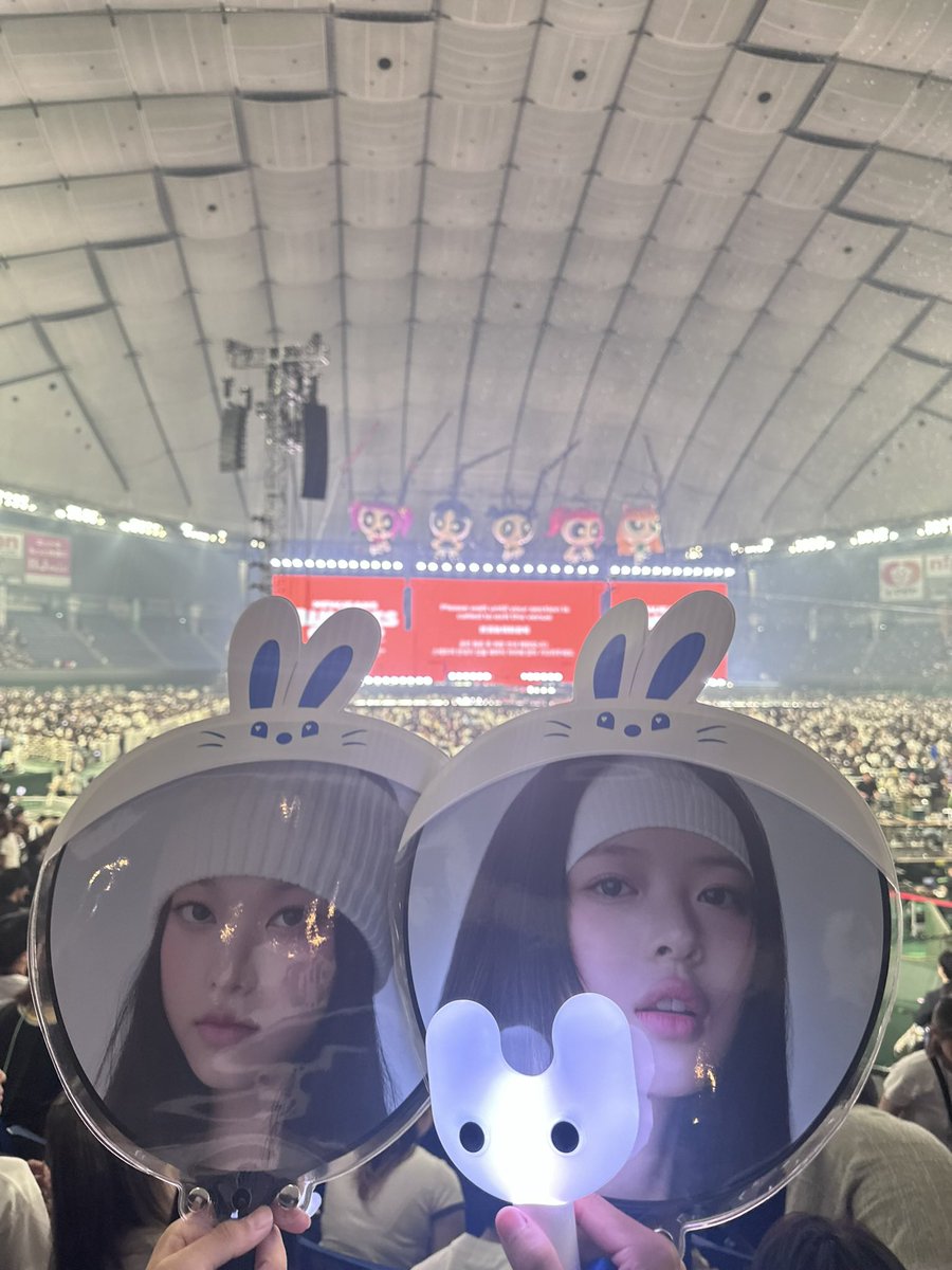 バニキャンのめっちゃ流れてくるなーと思ったらそーいえば今日で丸一年たったのか、、2日間楽しすぎたなぁ💭それが今は活動休止とか悲しすぎる…。けど1ミリもニュジを忘れたことはないし、永遠にバニズ達は待ってるからね！！
 #newjeans
 #bunnies