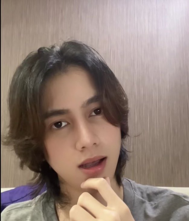 BoomSmartHoney's tweet photo. No matter how loud the hate gets, the love will always find its way to you. Always with you🖤

SMARTCSNP FIRST LIVE

#XiangYixSmartFirstLive
#smartboom https://t.co/UtTG6PS0PH