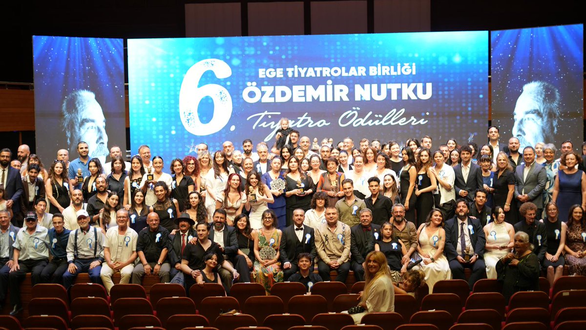 Özdemir Nutku Tiyatro Ödülleri'nde Devlet Tiyatrolarına 10 Ödül Birden! İzmir Devlet Tiyatrosu Geceye Damga Vurdu

🔗 l24.im/RcZA