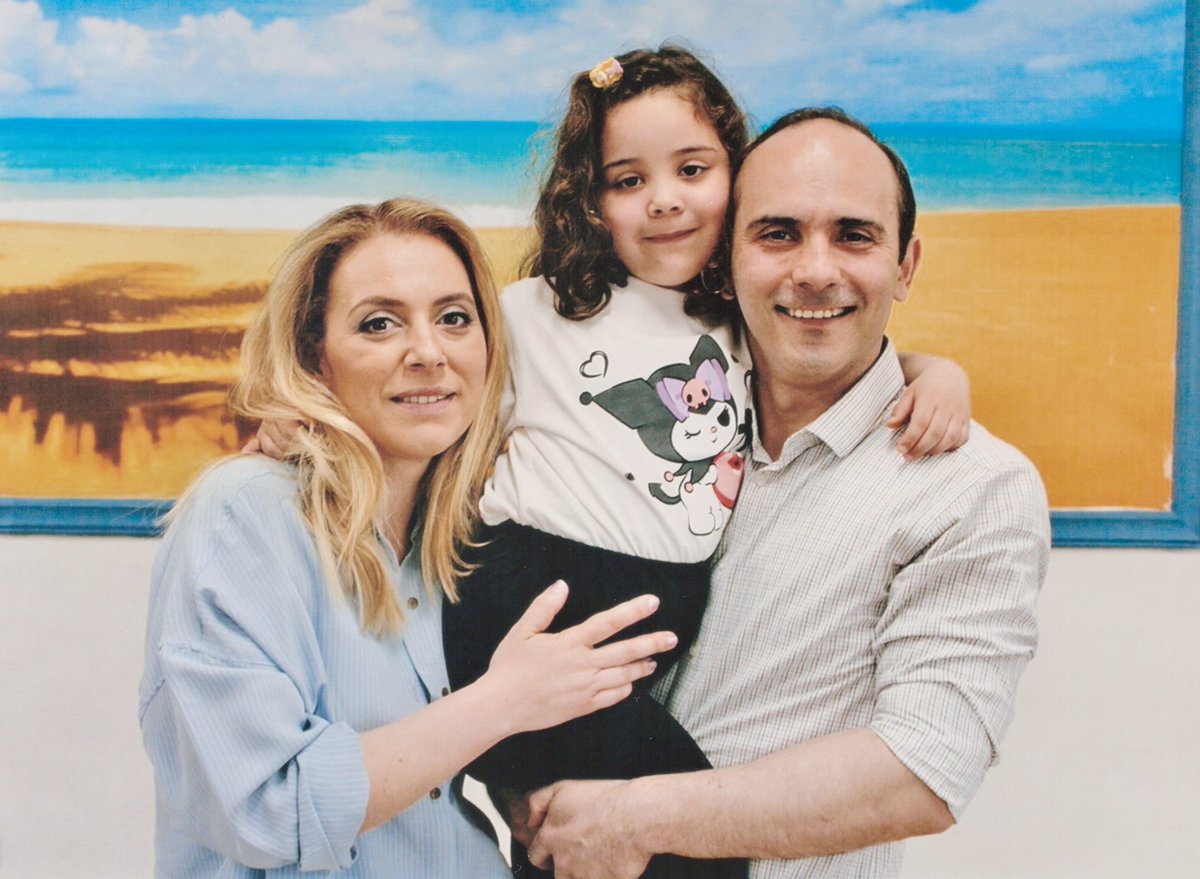 26 Haziran 2025, Silivri, 166. görüş: Tayfun’dan herkese selam.

Ayların yılları kovaladığı uzun, yorucu ve yıpratıcı bir süreç yaşıyoruz. İçeride eşim Tayfun Kahraman, dışarıda biz ailesi, daha önce hiç aklımıza gelmeyecek bir dönemden geçiyoruz.

Geride bıraktığımız 38 ay,