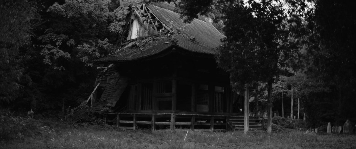 【展示開催中】
映画『泡沫』公開を記念し、小さな写真展「 #泡沫 × #ねじまき鳥ドローン部　風景をめぐる沈黙」がUPLINK吉祥寺にて開催中。
モノクロームの劇中スチールと、世界の廃墟を撮影したカラー作品。
記憶の余白で、映画と写真が静かに呼応します。
#Utakata #映画泡沫 
#uplink_joji