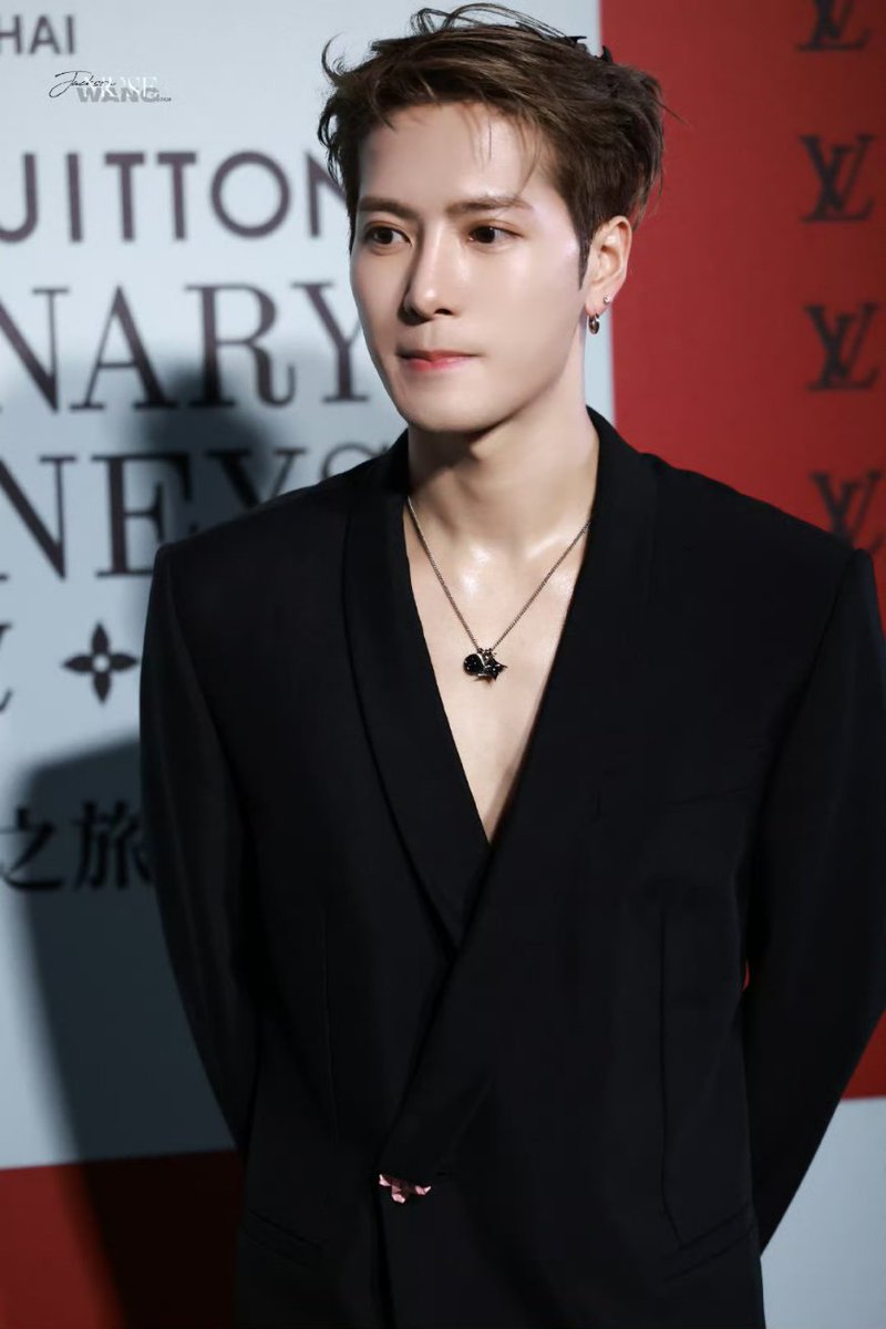 JacksonWThaifan's tweet photo. แล้วจะสรรหาคำไหน มาอธิบายความหล่อเท่นี้ได้อีก 🥲🥲

LOUIS VUITTON GRAND OPENING CEREMONY WITH JACKSON WANG

#JacksonWangxLVMenSS26
#LVMenSS26 #JacksonWang https://t.co/X2EvC2Ch03