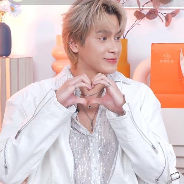 fforcelau's tweet photo. I MISSED YOU MY LIFE

SmartCsnp First Live 
#XiangYixSmartFirstLive https://t.co/1xV6kNSWWx