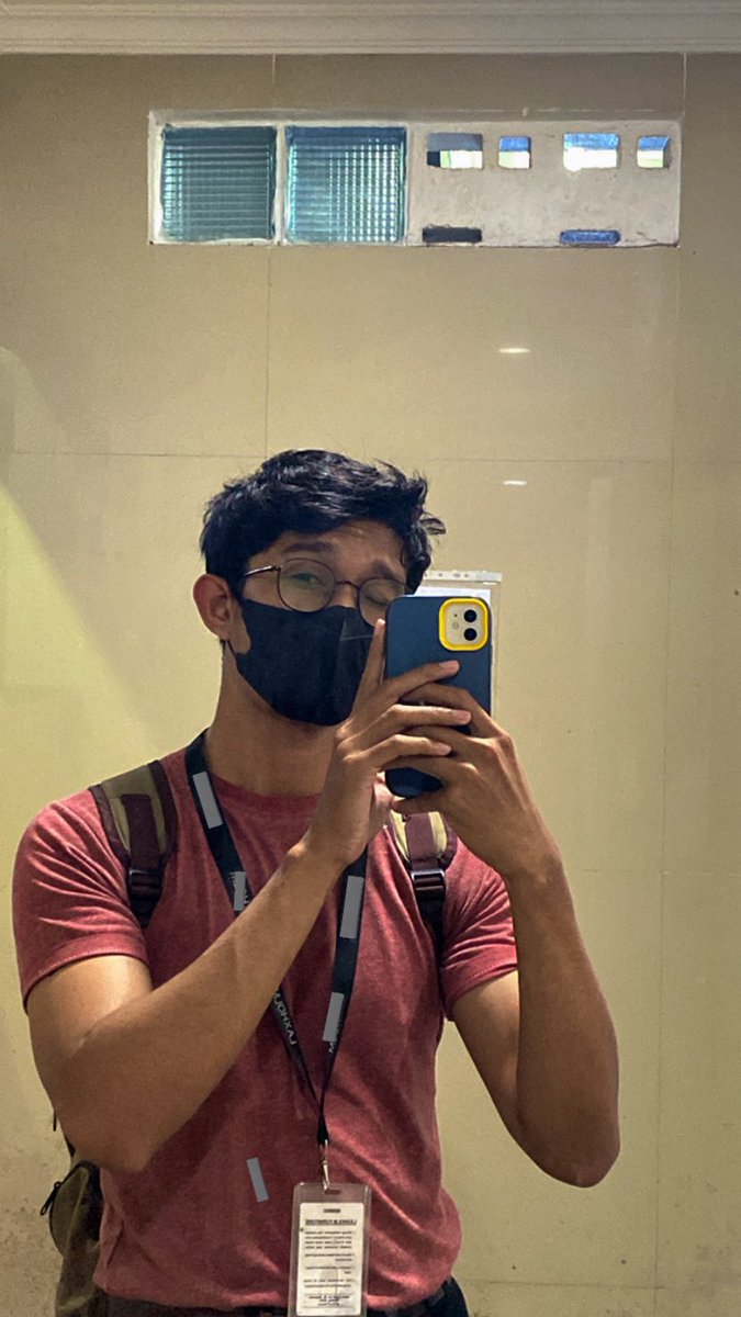 Muka cape nunggu krl telat—
#maskfishing wkwk