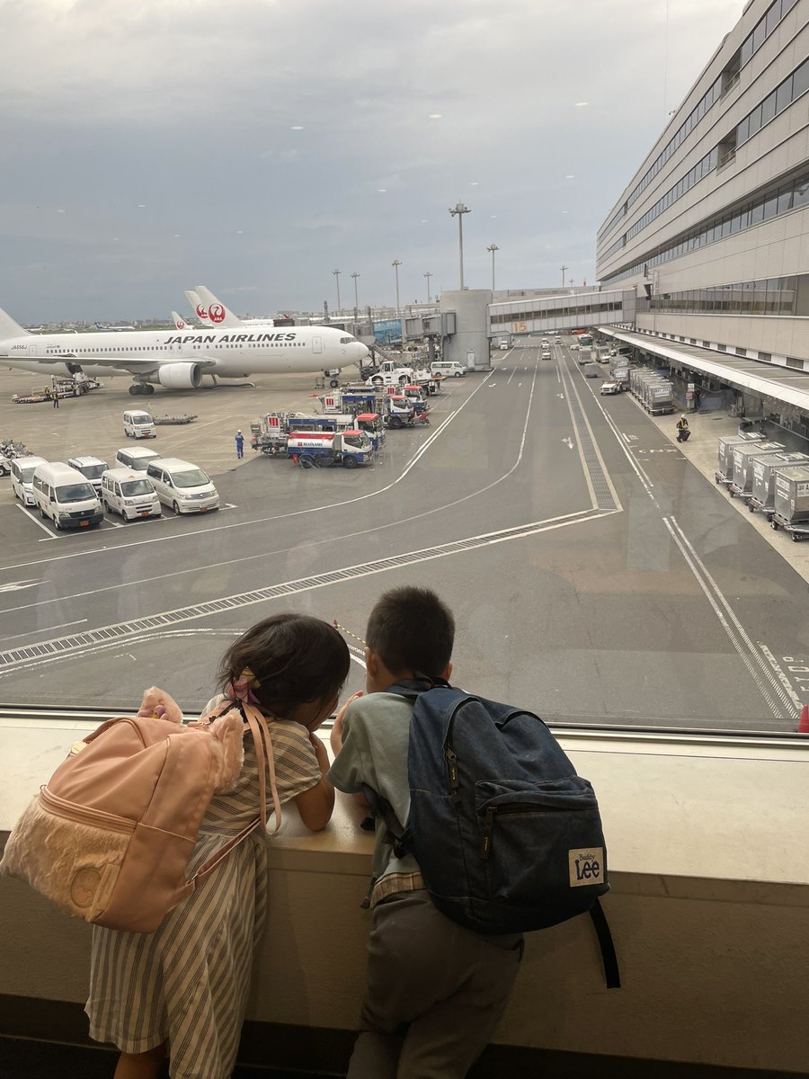 clever0818's tweet photo. 7-8年振り暗いの東京���行。
前回は1人。
今回は家族で。

勿論、目的はランドとシー🎠
チビ達は抱っこと言うことなく、
良く歩いてお利口さんでした！！

嫁曰く、物凄い💵が吹っ飛んだと呟いてるので、当分大人しい生活を送らなければ、、、 https://t.co/BU1orbeLfz