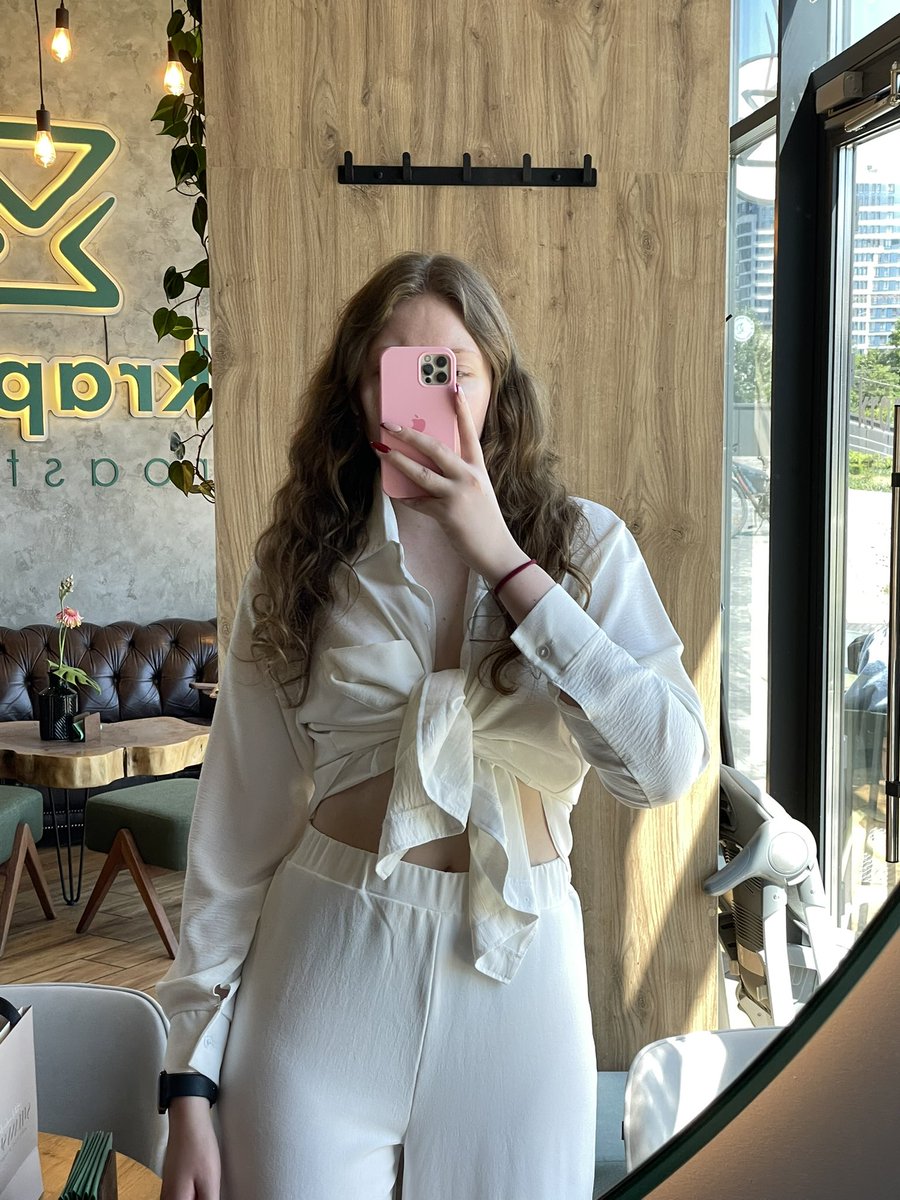 додаток для відстеження циклу: сьогодні можуть розпочатися місячні!

я: саме час вдягнути свій білий літній костюм