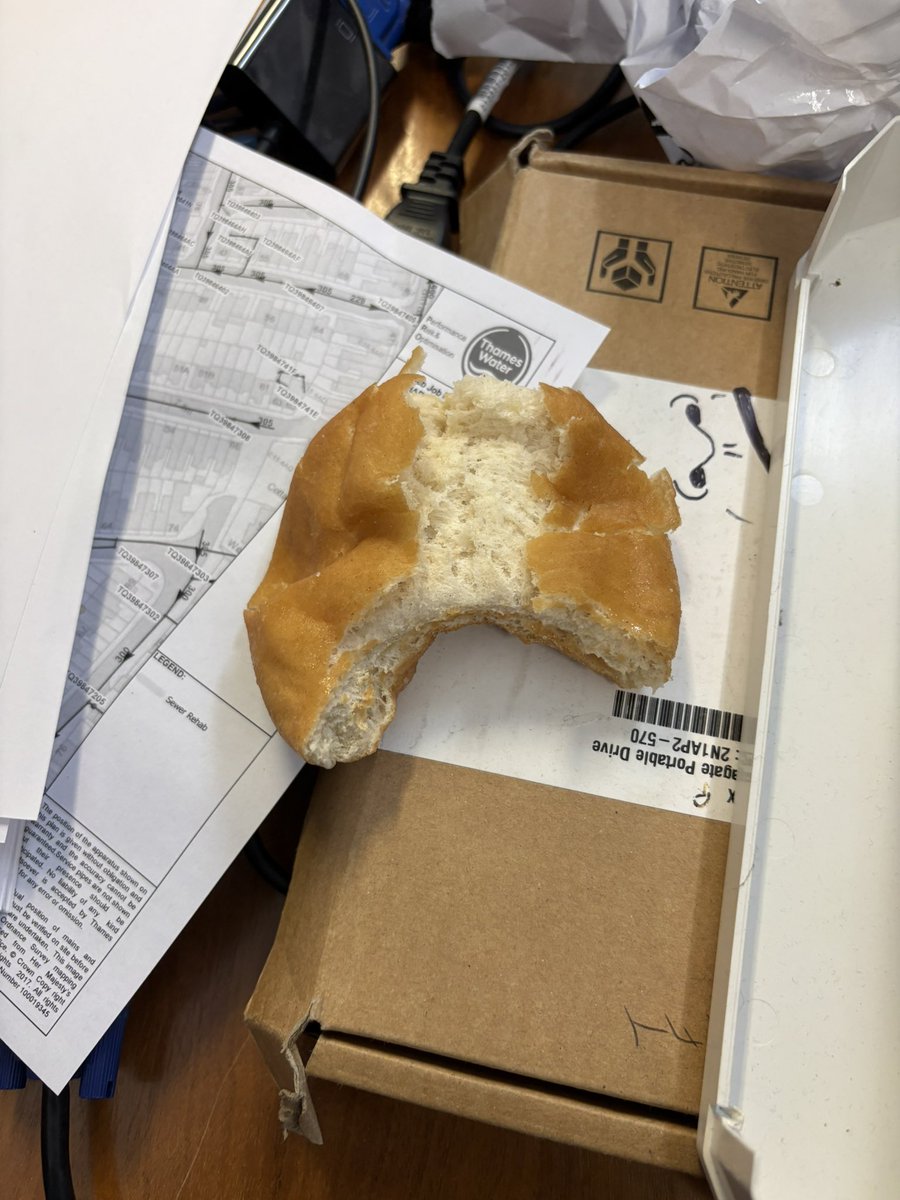 GavMunson's tweet photo. @Tesco @TescoHelp @Tescohelpandsup 3 out of the 5pack jam doughnuts I brought didn’t have jam inside them had jam round the hole but nothing inside #shambles #everylittlehelps https://t.co/gs9h2nCMON