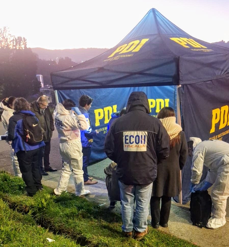 Fiscalía del Bío Bío (@fiscaliabiobio) on Twitter photo El fiscal de Análisis Criminal, Felipe Calabrano, junto al Equipo de Crimen Organizado y Homicidios (ECOH) y la BH de la <a href="/PDI_BIOBIO/">PDI DEL BIOBÍO</a> investigan el asesinato con arma de fuego de un hombre adulto no identificado esta madrugada en calle Los Lleuques, sector Andalién, Concepción. El fiscal de Análisis Criminal, Felipe Calabrano, junto al Equipo de Crimen Organizado y Homicidios (ECOH) y la BH de la <a href="/PDI_BIOBIO/">PDI DEL BIOBÍO</a> investigan el asesinato con arma de fuego de un hombre adulto no identificado esta madrugada en calle Los Lleuques, sector Andalién, Concepción.