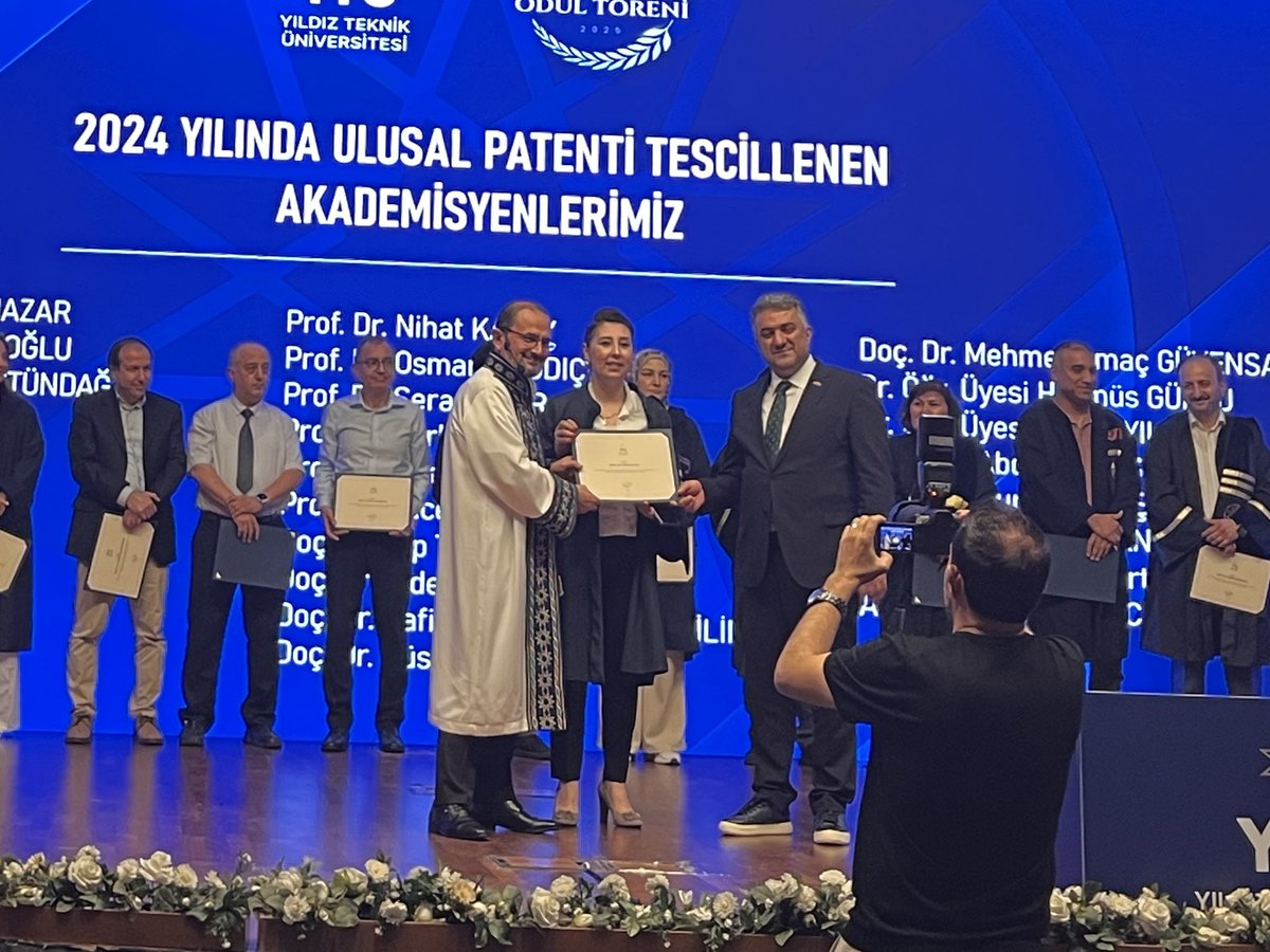 YTUBiyomuh's tweet photo. Bugün, üst düzeyde yürüttükleri nitelikli araştırmalar, bilimsel yayınlar ve akademik katkılarla üniversitemizin gelişimine öncülük eden akademik kadromuz onurlandırılmıştır. 

@ytukimfkl @YTUBiyomuh @DrBurcin https://t.co/whuqQzg3wj