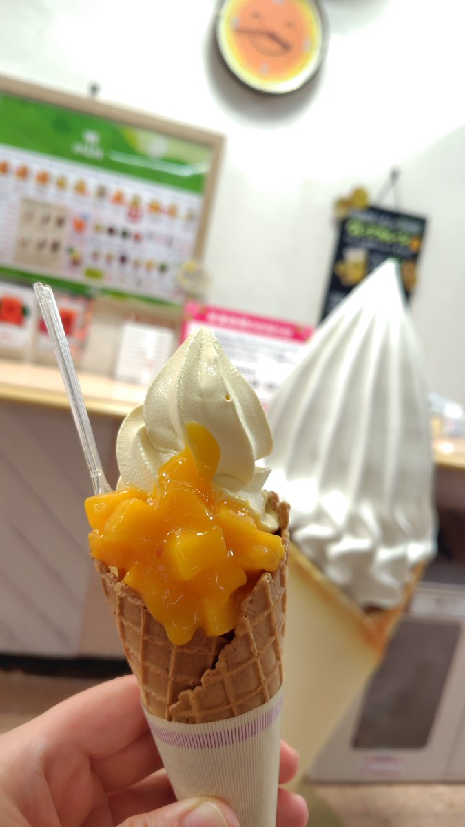 昨日でようやく、今年前半の怒涛のスケジュールがひと段落して、なんだかぼんやりしている。すごくよかったことも、もやもやすることも、いくつもあったけど、総じてとてもよい前半だった。考えたいことがいろいろあるので、丁寧にふりかえりをしたい。今週はソフトクリームをたくさん食べました。