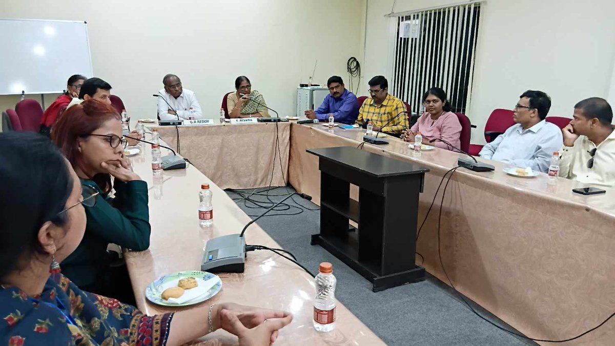 cessicssr's tweet photo. The Indian Economic Service (IES) Probationary Officers visited CESS on 25 June. The session featured engaging discussions with CESS faculty and scholars on research-policy linkages, challenges in government schemes, and the critical need for improved data access for research. https://t.co/wo5hIuaLqe