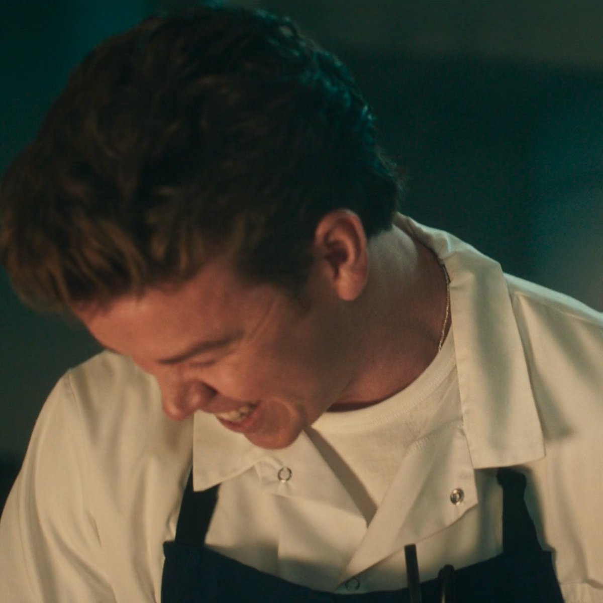guiss89's tweet photo. Sydney and Luca were given 90 seconds but they made sure to spend all of them flirting. Nice to see Sydney laugh and carefree for a moment bc the show is stress and tears 24/7 😭 #TheBear #thebearspoilers https://t.co/ooaqtzPIvb