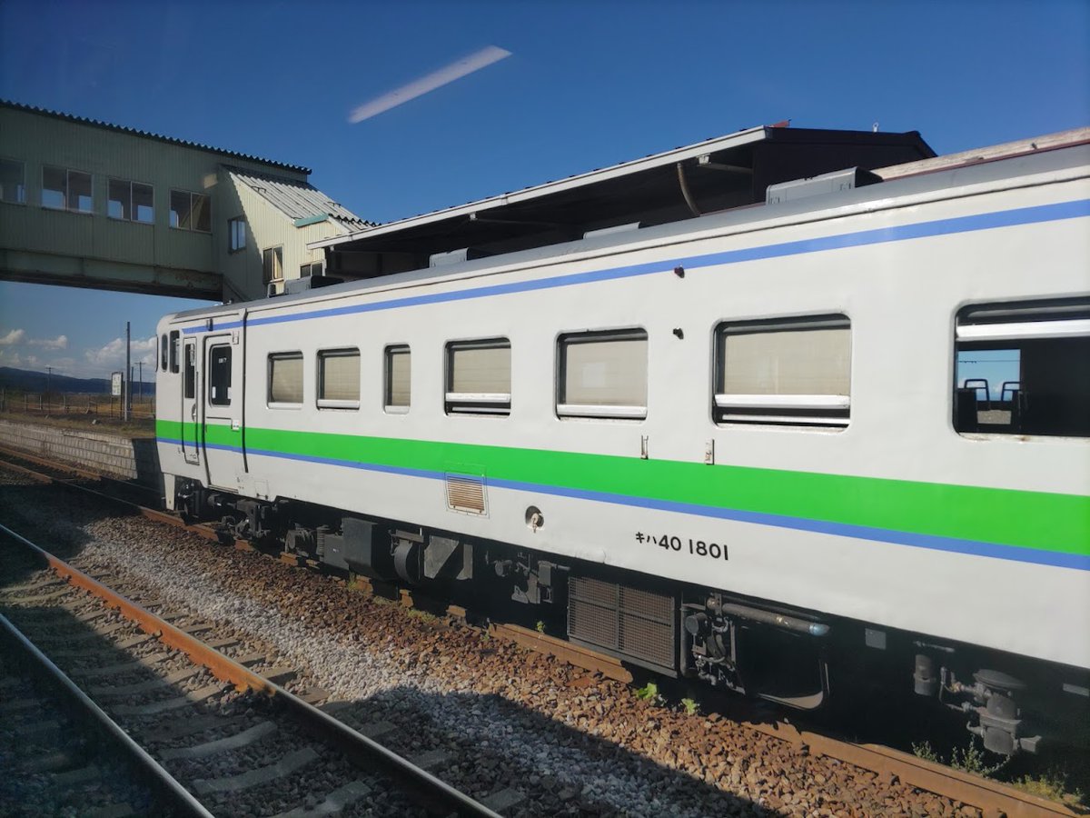 umekai1997's tweet photo. キハ40　1801号車
跡形もなくなったみたいですね…
乗車はできませんでしたが…
2024年9月に森で撮影
2025年1月に函館で撮影いたしました
時間の都合で乗れなかったのが残念でした…。
お疲れさまでした
#キハ40
#去り行く北のヨンマルへ
#せばねヨンマル
#函館本線 https://t.co/9uoUYMa7yT