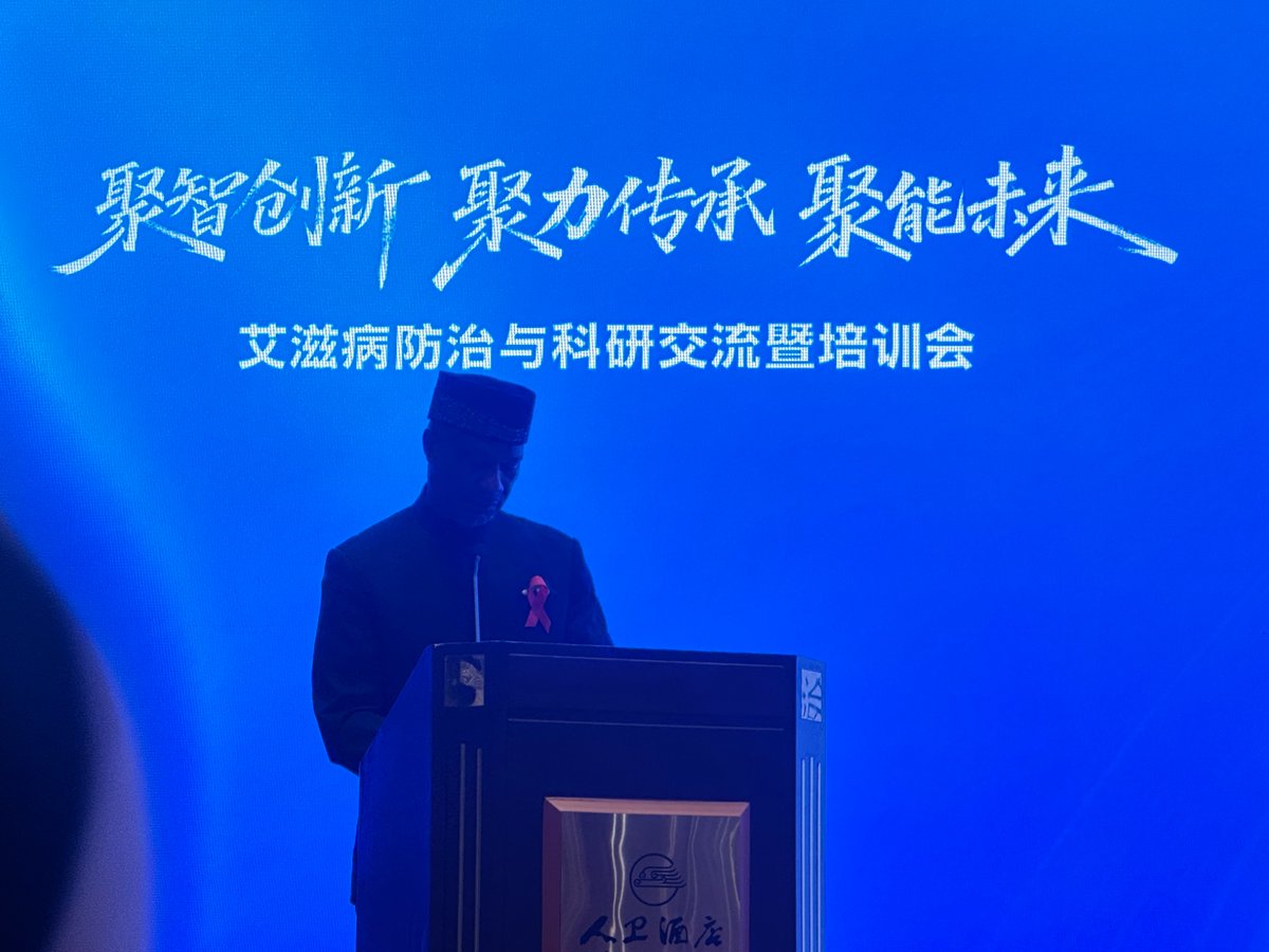 UNAIDS_CN's tweet image. UNAIDS & WHO joined partners & friends at China’s 40-year HIV Response Symposium to revisit 4 decades of success, and look ahead to China’s continuous political & financial commitment, scientific breakthroughs, community power & global cooperation to help #EndAIDS by 2030. 🌍💙