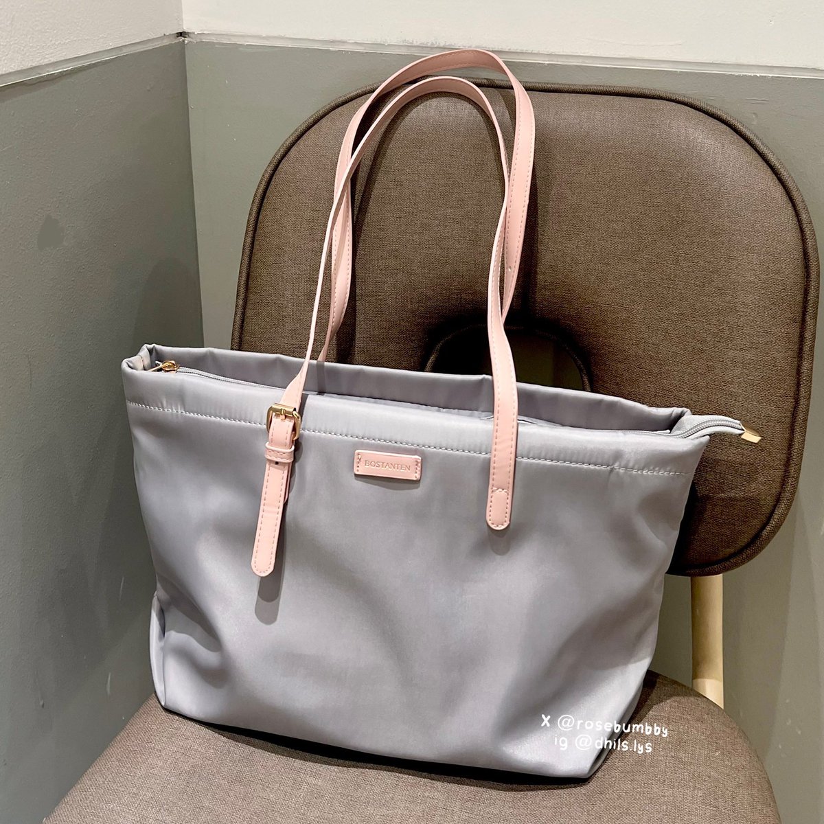 rosebumbby's tweet photo. DISHOPEE  vs  REAL PICTNYA!😱🫵🏻

cakepp bgt plisss, modelnya simple dan elegan, bisa masuk ke berbagai outfit, muat laptop 14 inch👩🏻‍💻💗 https://t.co/MCCTmDME5J