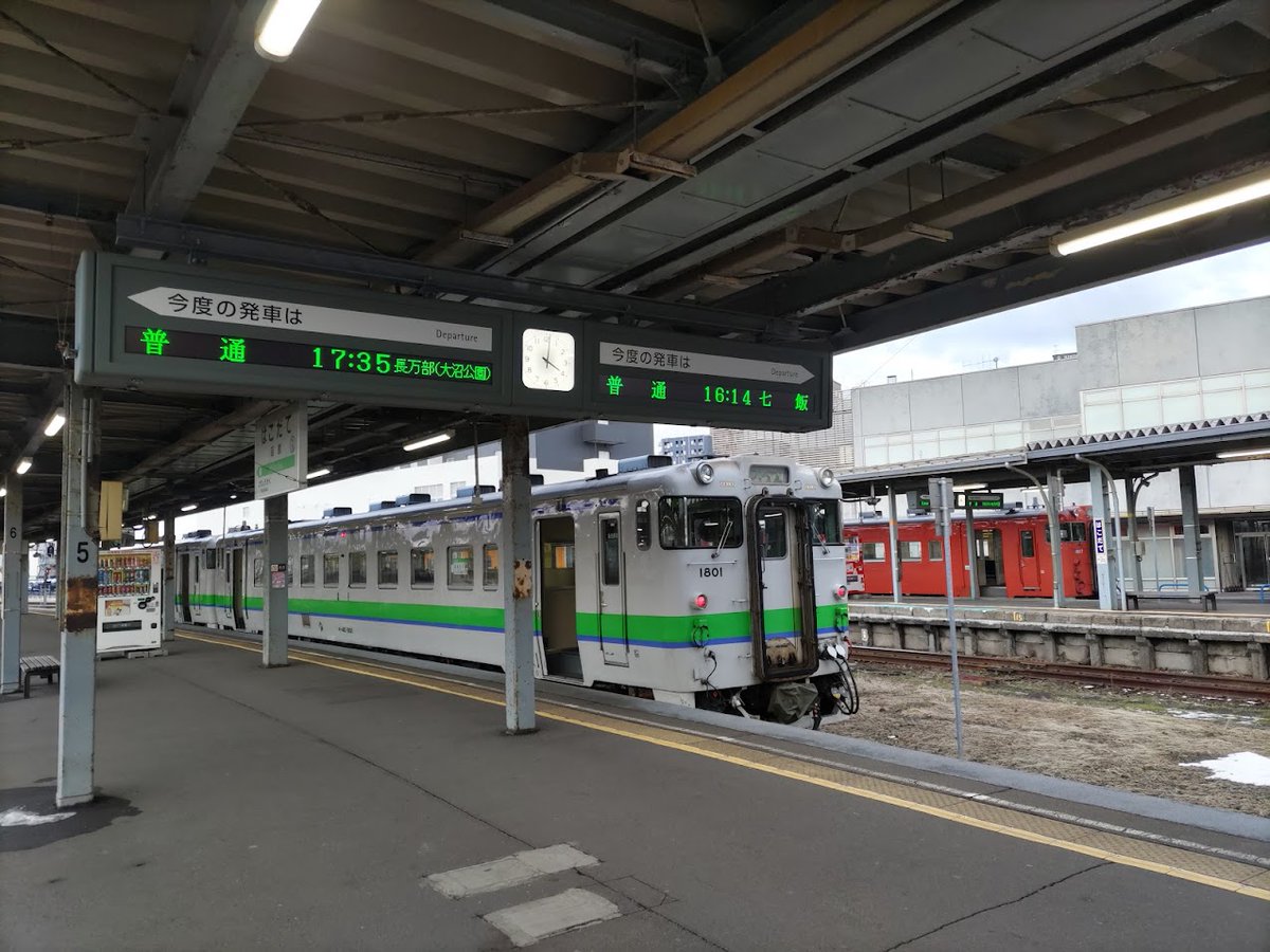 umekai1997's tweet photo. キハ40　1801号車
跡形もなくなったみたいですね…
乗車はできませんでしたが…
2024年9月に森で撮影
2025年1月に函館で撮影いたしました
時間の都合で乗れなかったのが残念でした…。
お疲れさまでした
#キハ40
#去り行く北のヨンマルへ
#せばねヨンマル
#函館本線 https://t.co/9uoUYMa7yT