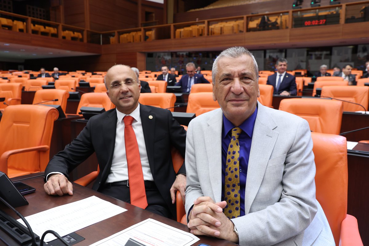 TBMM Genel Kurulu'nda çalışmalarımız devam ediyor...

Meclis kapanmadan önce hak arayan vatandaşlarımız için iktidara acil çağrı yapıyoruz...
Bıçak kemiğe dayandı.
Asgari ücretli, emekli geçinemiyor. 
Kamu işçisinin maaşlarına enflasyon oranı altında zam kabul edilemez.