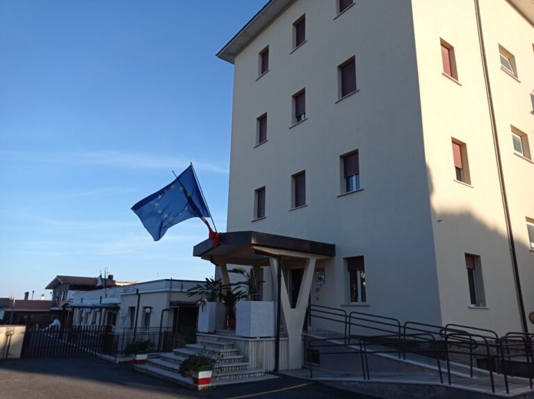 idea_radio's tweet photo. Santa Marinella si prepara a ridere di gusto con la prima edizione del Lilius Short Comedy Festival https://t.co/M3ax1IOfGq  Ideanews24 https://t.co/JaaOlfwsE2