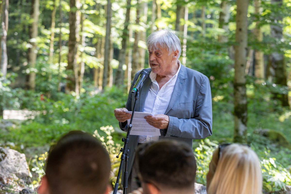 UNDP_Montenegro's tweet image. Day 3️⃣ of #YoungDiplomatsME focused on the impact of #AI, digital diplomacy, hybrid threats & #ClimateAction.
🌿 The day concluded at Biogradska Gora National Park with discussions on #ClimateAdaptation, environmental protection & a tour of the lake.
@MFA_MNE @YD_Montenegro