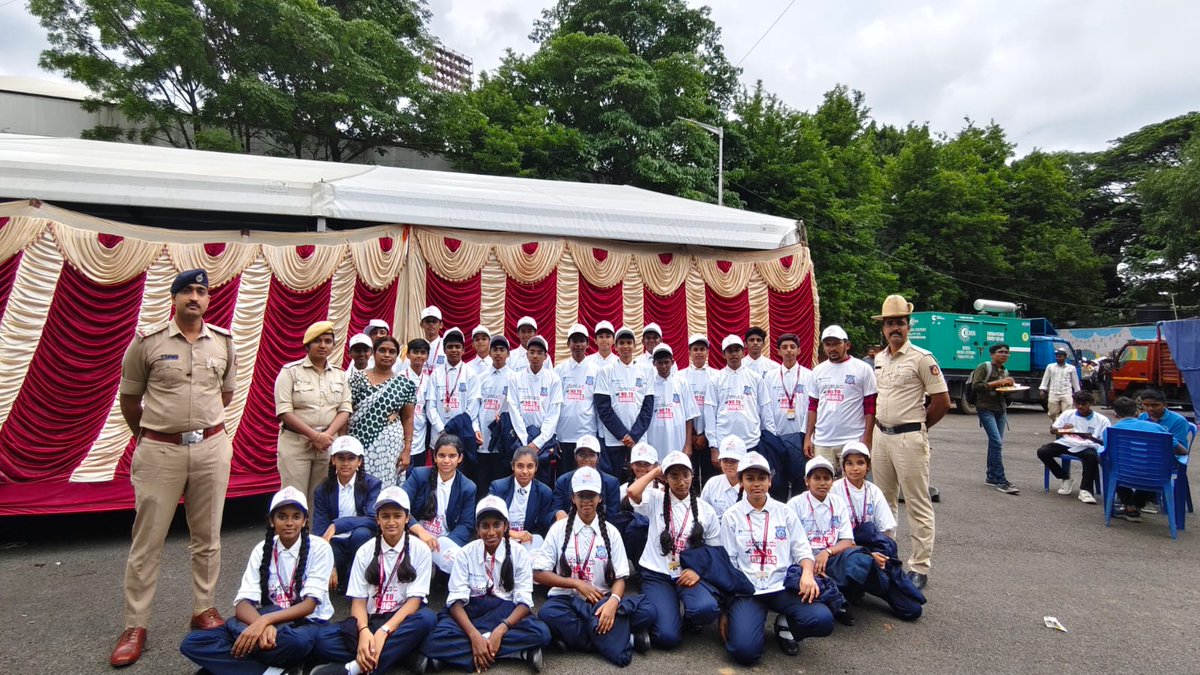 Jaihind school students attended drug awareness program at Kantirava stadium.