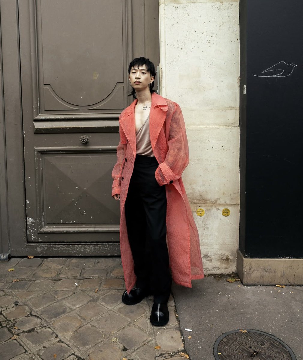 Keshi for Dries Van Noten in Paris Fashion Week SS26 🩷

📸 simooonhm