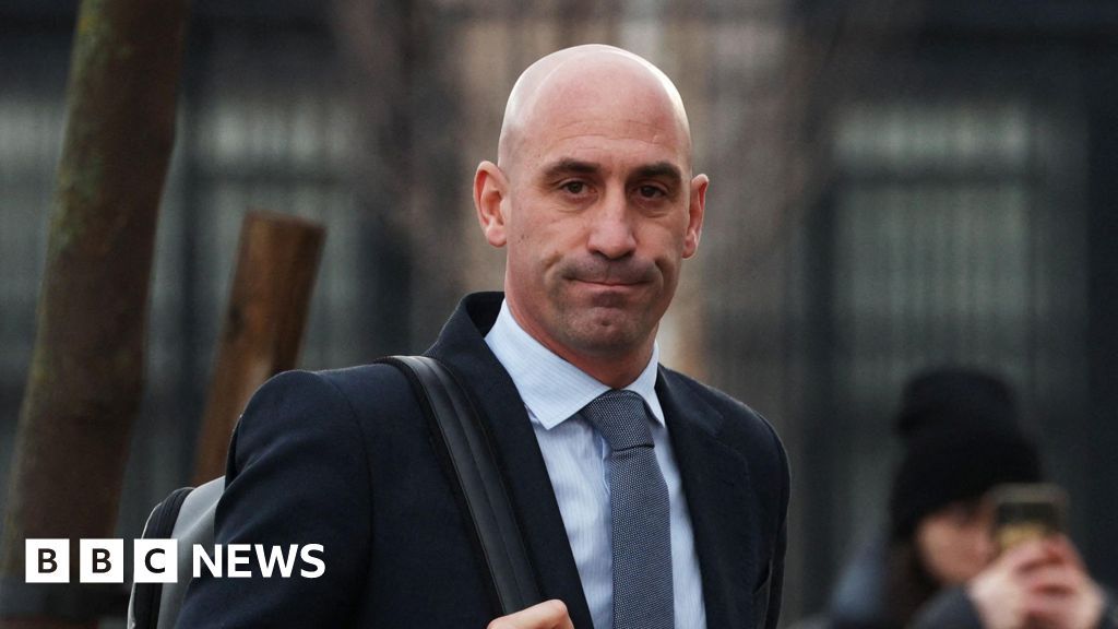 Spain 🇪🇸

Luis Rubiales’ appeal against his sexual assault conviction for kissing Jenni Hermoso has been rejected. The court upheld the €10,800 fine and ruled the kiss was non-consensual. A restraining order remains in place.
buff.ly/QYUNpL5