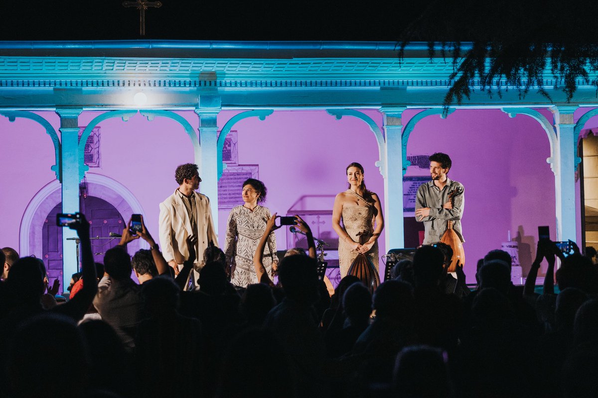 İstanbul Müzik Festivali (@muzikfestivali) on Twitter photo Türk ve Rum halklarının ortak kültürel zenginliğini kutlayan “Ada” projesi dün Girit, Meis, Midilli, İmroz ve Adalar’ın en güzel şarkılarını
<a href="/caglarfidann/">Çağlar Fidan</a> <a href="/ezgikokerr/">ezgi köker</a> Nikos Papageorgiou ve Fotini Koklala’nın performanslarıyla
Kınalıada Hristos Rum Manastırı’nın avlusunda Türk ve Rum halklarının ortak kültürel zenginliğini kutlayan “Ada” projesi dün Girit, Meis, Midilli, İmroz ve Adalar’ın en güzel şarkılarını
<a href="/caglarfidann/">Çağlar Fidan</a> <a href="/ezgikokerr/">ezgi köker</a> Nikos Papageorgiou ve Fotini Koklala’nın performanslarıyla
Kınalıada Hristos Rum Manastırı’nın avlusunda