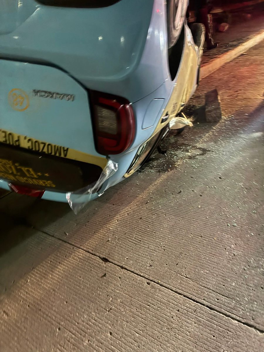 Una unidad del servicio público de la central de taxis #ElZorro de #Amozoc, volcó sobre la carretrra federal Puebla-Tehuacán a la altura del Infonavit Bugambilias, al parecer quien conducía, viajaba en estado inconveniente pues hay rastros de latas de cerveza.