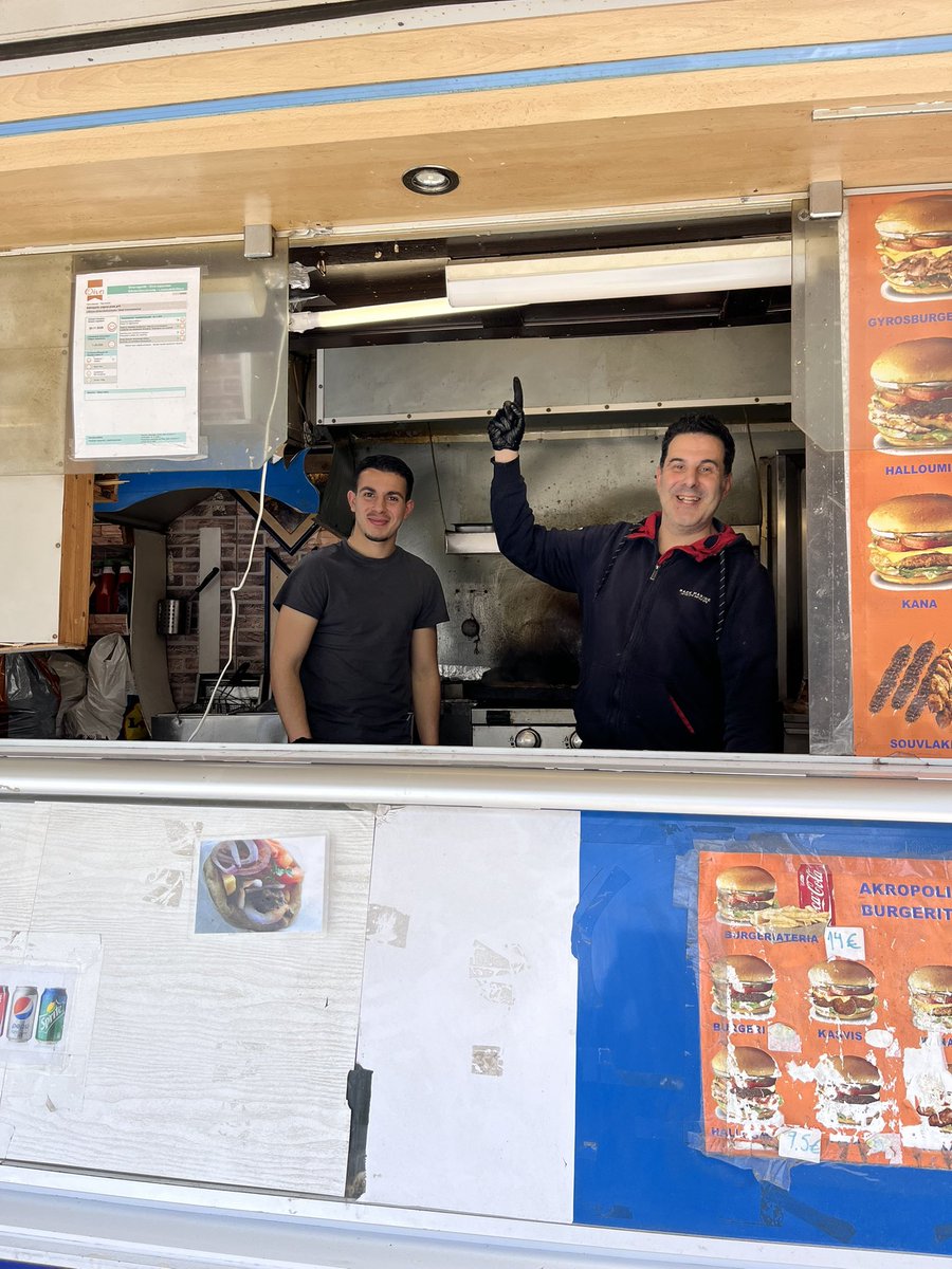HeidiJuopperi's tweet photo. Kiireisen ihmisen Kreikan matka. 
Kanagyros Rekolan k-kaupalla Vantaalla. 
#Acropolis #greekgrill 
#efharisto #jassu https://t.co/D5ilE5ZT2o