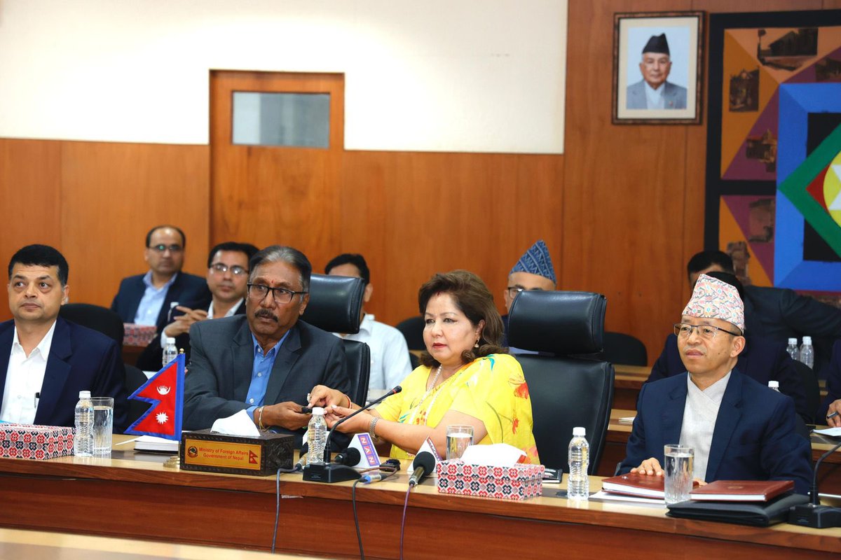 बैदेशिक रोजगारीमा रहेका नेपालीहरुको सूचना र विवरण संकलन गर्ने उद्देश्यले  संसारभरिका नेपाली डायस्पोराकै विवरण संकलन गर्न श्रम संसार एप आजदेखि सञ्चालनमा ल्याइएको छ। 

यो एपमा आफ्नो विवरण दर्ता गराएपछि कहाँ, कुन अवस्थामा र कति संख्यामा नेपालीहरु रहनुभएको छ भन्ने जानकारी प्राप्त