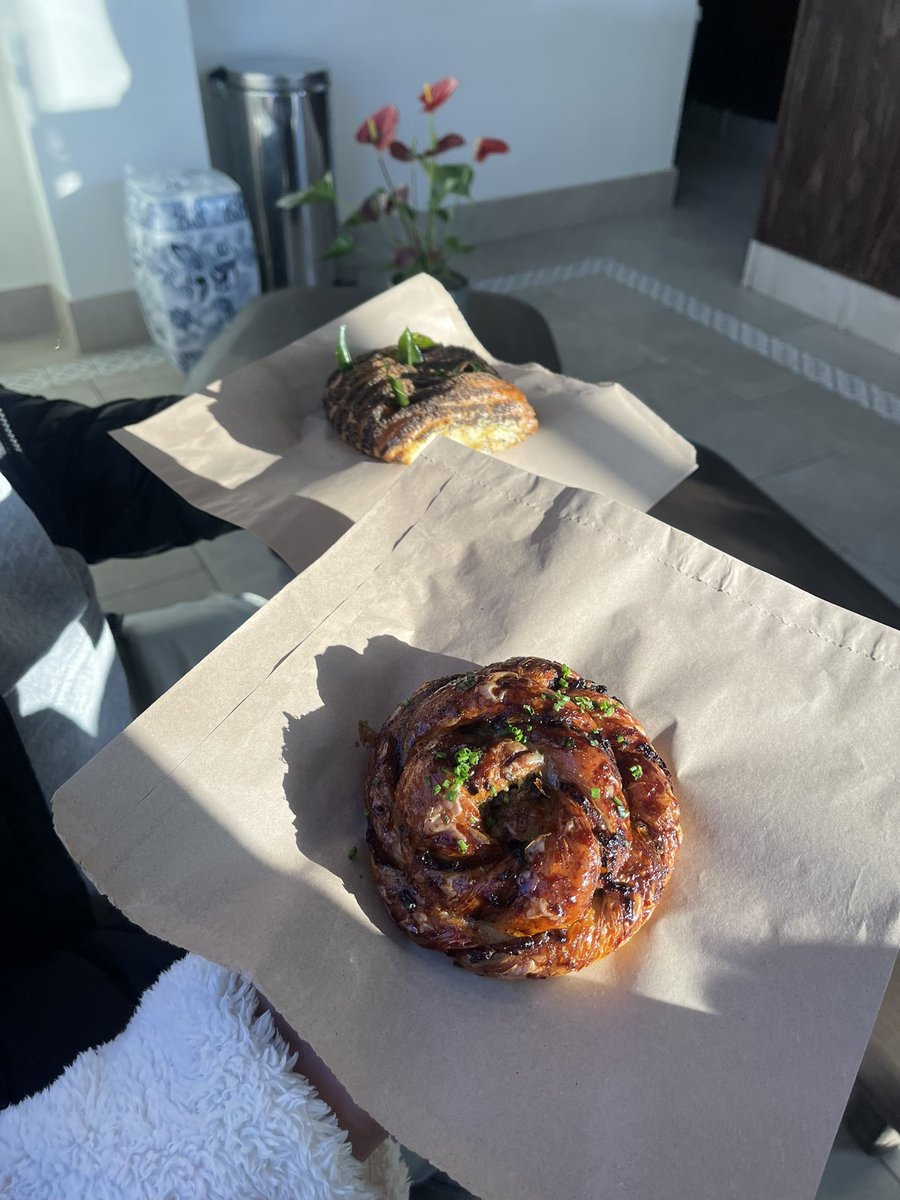 SNANHK's tweet photo. 📍mahaliandco
ร้านเบเกอรี่เอเชียที่พึ่งเปิดได้ไม่นานแต่อร่อยมาก มีหลายเมนูแต่ที่อยากแนะนำเป็นตัวที่เป็นแกงกะหรี่ กับตัวเบคอนโคตรอร่อยให้มาอยากให้ไปลองดีมาก แต่เครื่องดื่มเฉยๆ #รีวิวลอนดอน #อร่อยบอกต่อ https://t.co/w7nPn6zlBu