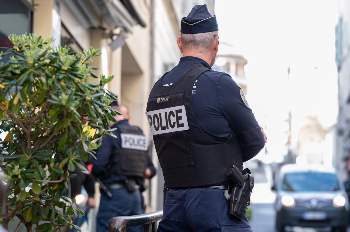 prefpolice13's tweet photo. Dans les Bouches-du-Rhone, la présence sur le terrain et les enquêtes des forces de l’ordre portent leurs fruits. 
📉Sur les 5 premiers mois de l’année les cambriolages de logements sont en baisse de 13% et les cambriolages de commerces de 18,6%.

🔵Pas de trêve pendant l’été, policiers et gendarmes sont mobilisés.