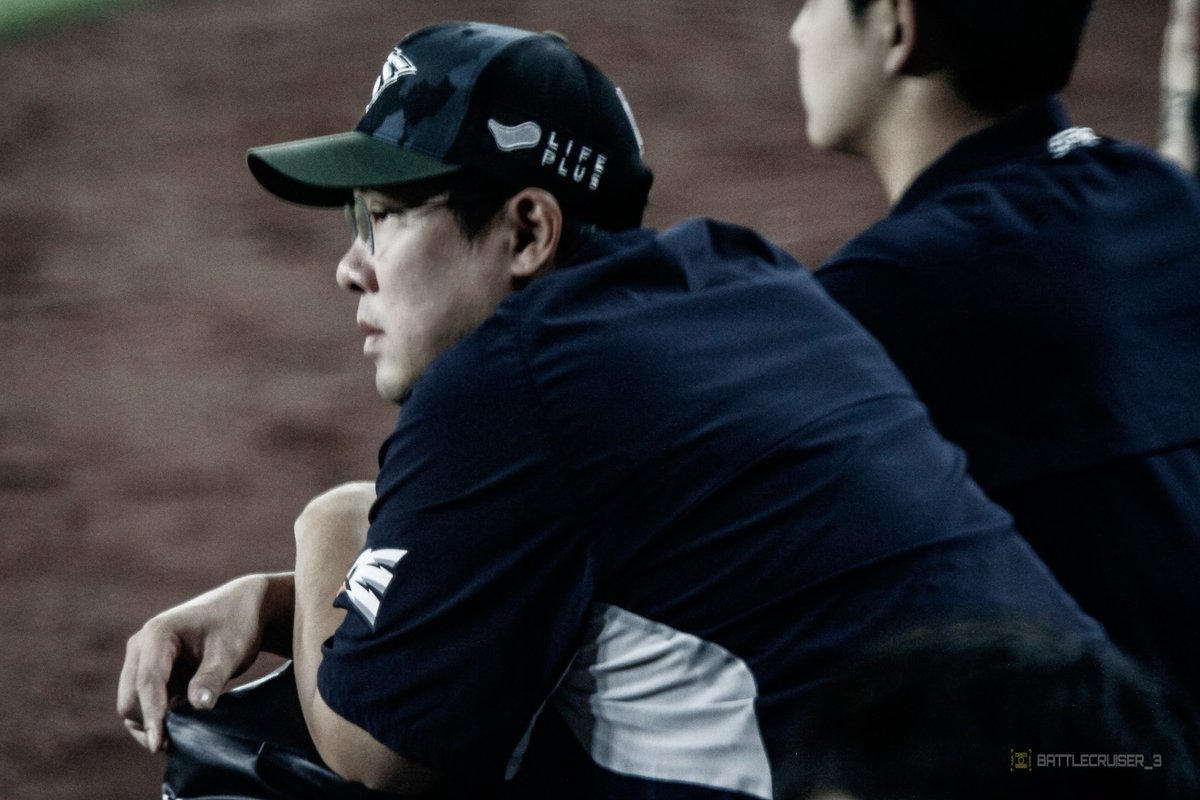 mandulens's tweet photo. 뭐라 ��씀드려야하나 고민했는데...
일단 저부터 멘탈을 좀 챙겨야 할 듯 하여...
저도 힘든데 선수 본인은 더 힘들겠죠..
그래서 당분간 인스타와 사진계만 좀좀따리로 굴리려 합니다. 
부디 얼마 안남은 전반기 무너지지 않길.. 더 힘들지 않길.. https://t.co/rU8hOyIQjJ
