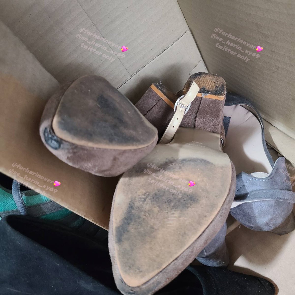 밑창이 그렇게 핥고싶어?

#발노예 #풋잡 #발냄새 #여자맨발
#구두밑창 #하이힐 #신던신발 #팁토 
#능욕 #육변기 #노견