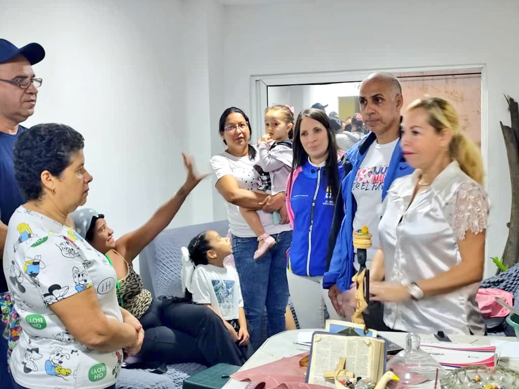 Georgette Topalián (@georgettetop) on Twitter photo En #Chacao, desde el <a href="/MSomosVen/">Movimiento Somos Venezuela</a>, vamos con la concejal, Raiza Chacón, a la alcaldía.
Mujer comprometida y militante de las causas justas. Acompañamos su candidatura como garantía de atención a todo el municipio. En #Chacao, desde el <a href="/MSomosVen/">Movimiento Somos Venezuela</a>, vamos con la concejal, Raiza Chacón, a la alcaldía.
Mujer comprometida y militante de las causas justas. Acompañamos su candidatura como garantía de atención a todo el municipio.