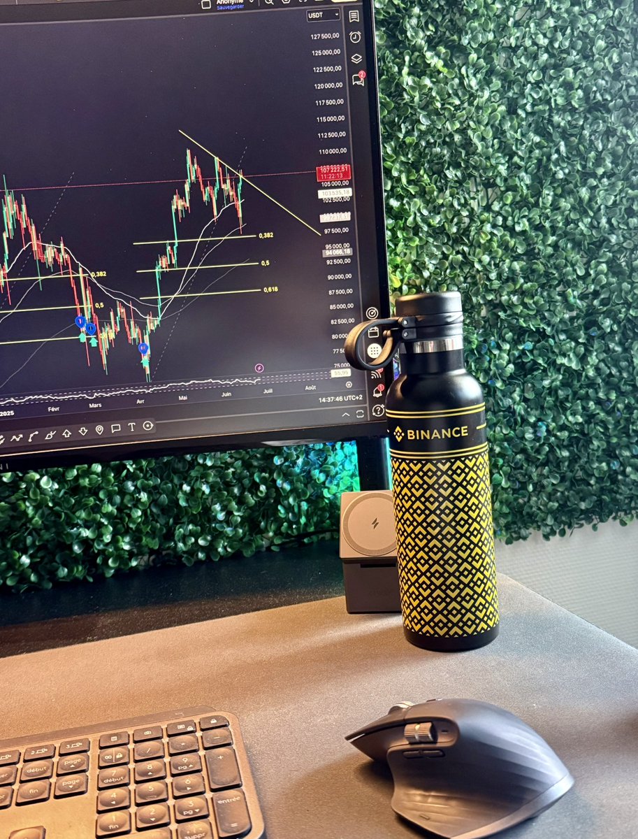 Vincent_gca's tweet photo. @LeBinanceFR Trop bien la gourde merci Binance! Même au soleil l’eau reste fraîche 👌 

Axe à améliorer: 
- mettre un filetage inversé de la bouteille au bouchon car quand on dévisse le bouchon ça dévisse aussi la bouteille
- remettre le trading à levier sur les comptes futures 🔥 https://t.co/BzAMV08frm
