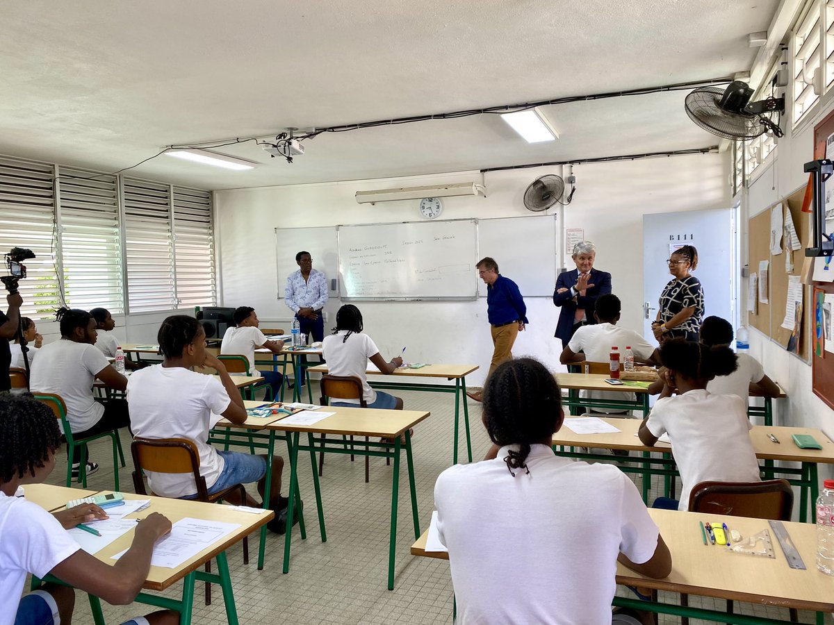 Académie de la Guadeloupe (@acguadeloupe) on Twitter photo Lancement des épreuves écrites du #Brevet par le recteur <a href="/GFioni/">Gabriele Fioni</a> et le principal Thierry KILEDJIAN au collège Florette Morand à Morne-à-l’eau.
Cette année 5 880 candidats se
présentent au #DNB dans l'<a href="/AcGuadeloupe/">Académie de la Guadeloupe</a>.
Bonne réussite à toutes et à tous ! Lancement des épreuves écrites du #Brevet par le recteur <a href="/GFioni/">Gabriele Fioni</a> et le principal Thierry KILEDJIAN au collège Florette Morand à Morne-à-l’eau.
Cette année 5 880 candidats se
présentent au #DNB dans l'<a href="/AcGuadeloupe/">Académie de la Guadeloupe</a>.
Bonne réussite à toutes et à tous !