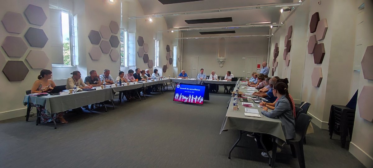 🙏 Dernier conseil de surveillance pour le Dr Gilles Gustin, personnalité qualifiée désignée par le préfet de la Mayenne.
Merci pour son engagement, sa rigueur et son regard éclairé au service de notre établissement.👏