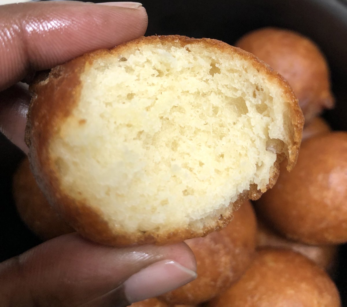 Nachisale4's tweet photo. Today i had to make Mandasi/Mandazi and they brought me closer to home 😋❤️.  Crispy on the outside, soft and fluffy on the inside 🤤and so so addictive 🔥 https://t.co/KEl79m5tuY