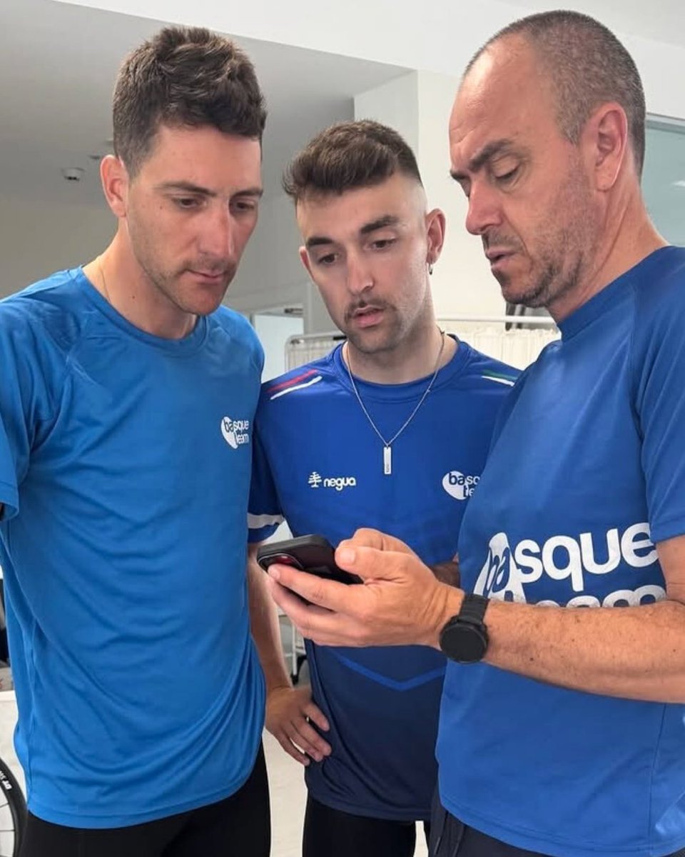custom4us's tweet photo. 🔵 🚴♂️ #Euskadi Txirrindularitza egokituan lanean, 🙌 #BasqueTeam'eko Usue Zatika eta Idoia Eskurza teknikariekin batera.
📊 Trabajando con David Mouriz, e Imanol Arriortua y su piloto Fran Garcia. Ajustes en laboratorio y pruebas en velódromo de Fadura. https://t.co/c3pxdXpi2Z