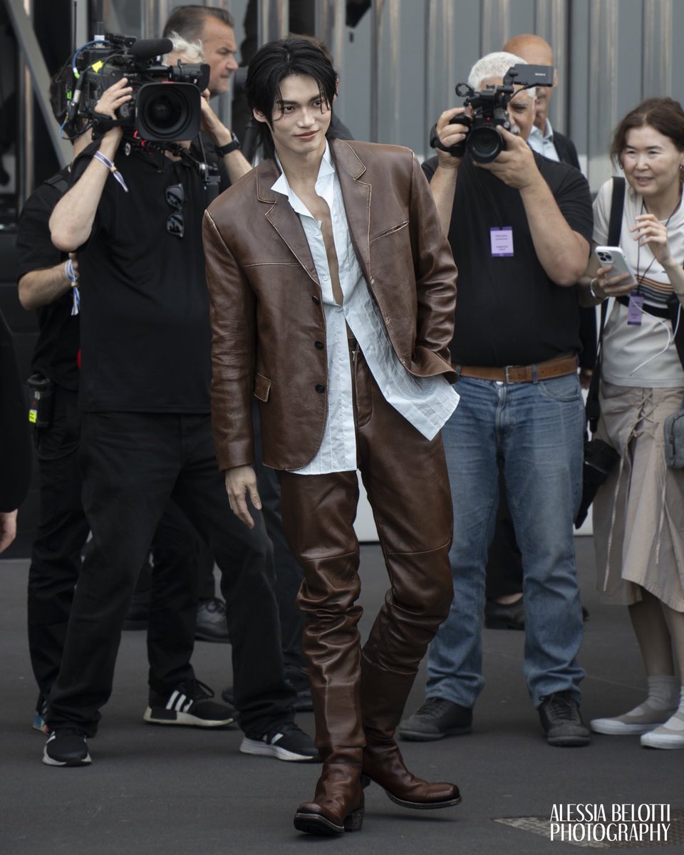 ViewoftheArts's tweet image. FASHION - MILAN FASHION WEEK
Win Metawin (aka Thailand’s golden boy) represented PRADA at this year’s Milan Fashion Week.
📸 Images © Alessia BELOTTI for View of the Arts
⚠️ Credit the photographer when sharing the images
#WinMetawin #PRADA #MilanFashionWeek #PRADASquad…