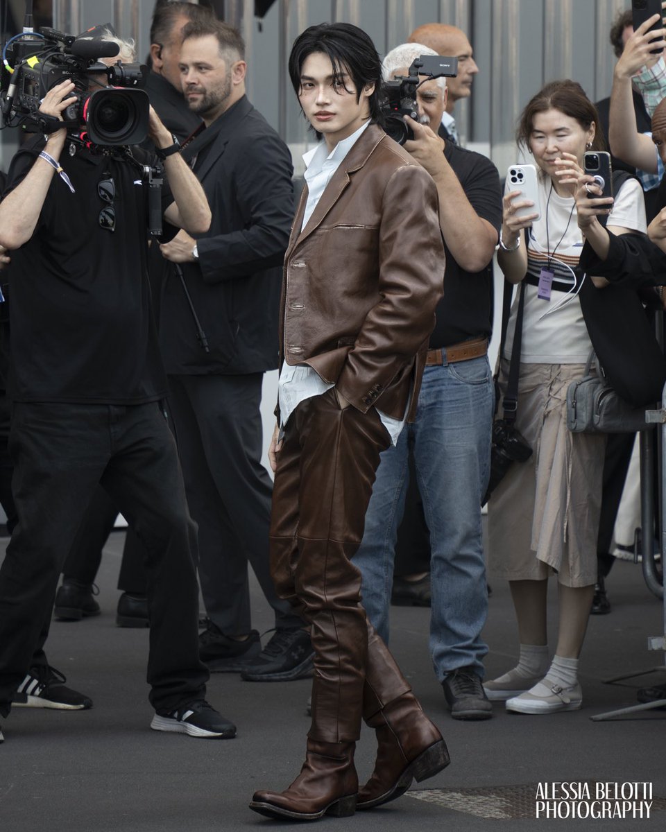 ViewoftheArts's tweet image. FASHION - MILAN FASHION WEEK
Win Metawin (aka Thailand’s golden boy) represented PRADA at this year’s Milan Fashion Week.
📸 Images © Alessia BELOTTI for View of the Arts
⚠️ Credit the photographer when sharing the images
#WinMetawin #PRADA #MilanFashionWeek #PRADASquad…