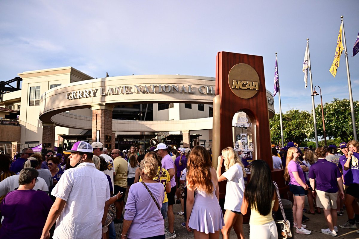 SECbaseball's tweet image. Some great shots from last night’s championship celebration at Alex Box.
I’m in love with the giant trophy, this should be a staple for every CWS winner moving forward.