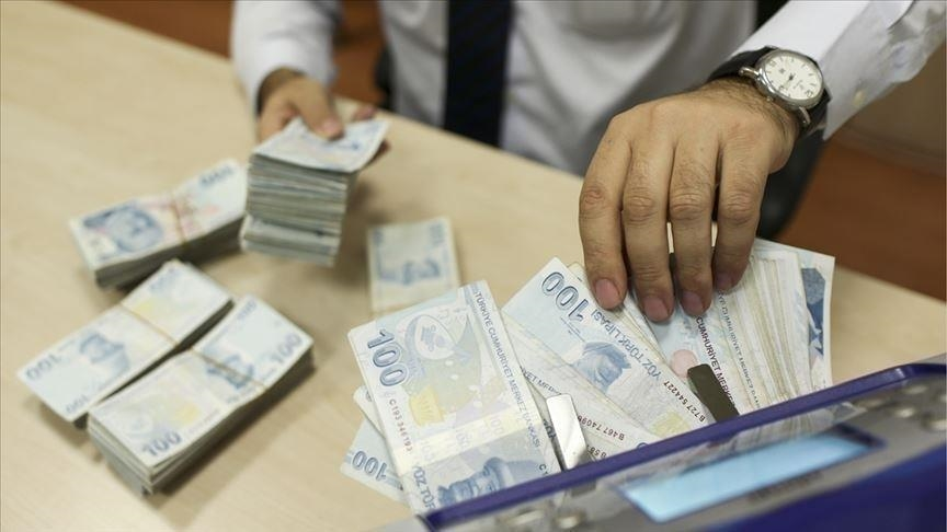 Bankacılık sektörünün toplam mevduatı, 20 Haziran ile biten haftada önceki haftaya göre 12 milyar 600 milyon 517 bin lira artarak 23 trilyon 780 milyar 722 milyon 109 bin liraya çıktı.