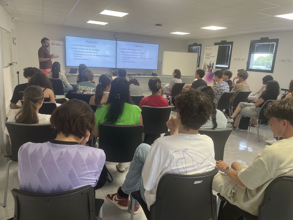 Inria_lyon's tweet image. 🚀🧠 🤖Frugalité des LLM, astrocytes et robotique au menu d'un après-midi avec 38 lycéens au centre Inria de Lyon !
Un beau moment d'échange grâce à des intervenants aux parcours inspirants et surtout à des lycéens très curieux et motivés ;)
