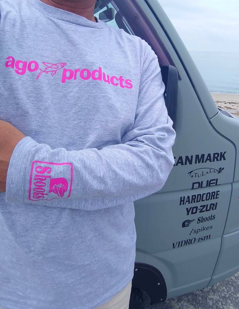 ago_products's tweet photo. 好評発売中のアゴプロダクツ10周年記念ニューロゴ【ロングスリーブティーシャツ】…🎵
『フェザーグレー × ピンクロゴ』は、
人気の霜降りのグレーに濃いピンクロゴを配した何処でも着こなせるお洒落で可愛いカラーです(^^)
#agoproducts #10th_anniversary #new_logo #long_sleeve_tee_shirt #pr https://t.co/2ER9LLmo8R